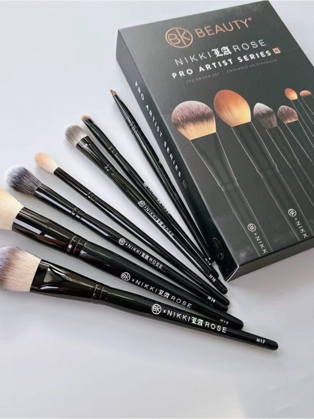 Nikki T. Rose Pro Artist 7-Piece Makeup Brush Set - Black